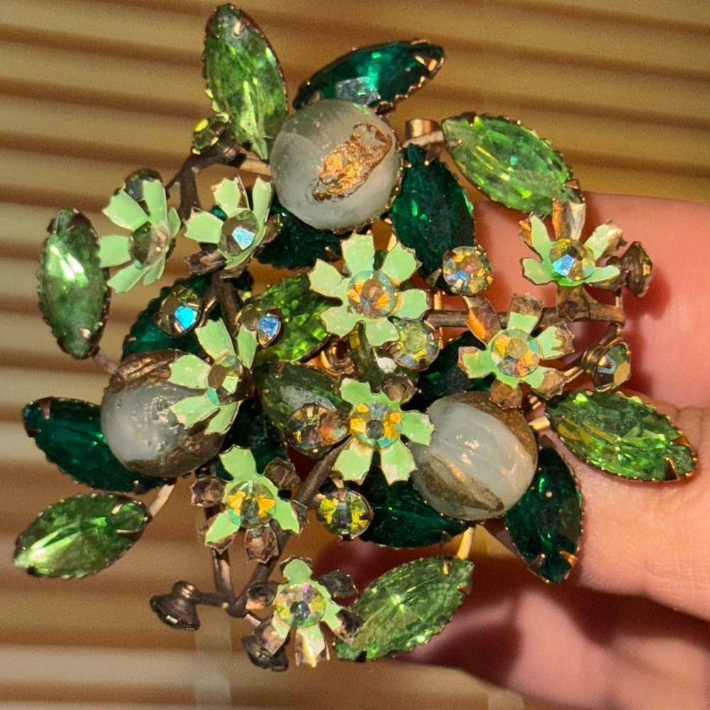 Vintage Beau Jewels Floral Brooch